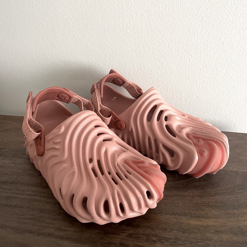 CROCS Salehe Bembury x Crocs The Pollex Clog (SALMON PINK) W8/M6.5